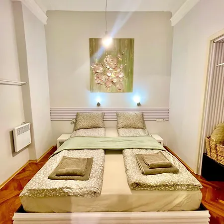 Апартаменти 'tide Frame' - Big, Super Central, 2 Bathrooms Бургас