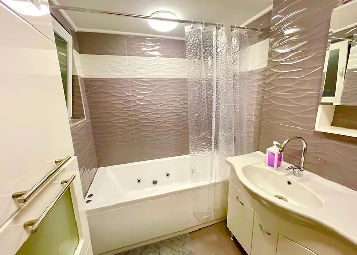 'tide Frame' - Big, Super Central, 2 Bathrooms *