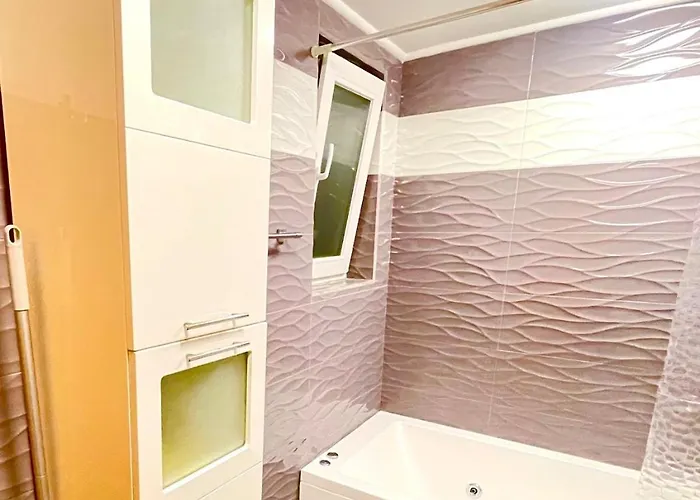 'tide Frame' - Big, Super Central, 2 Bathrooms *