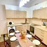 'tide Frame' - Big, Super Central, 2 Bathrooms Apartment *