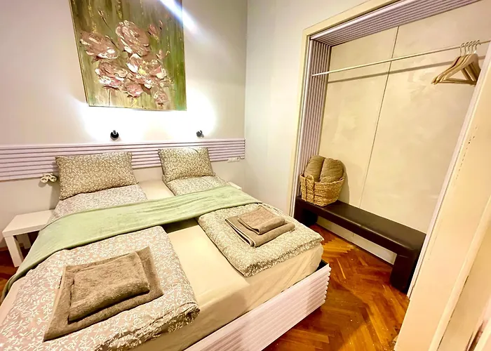 'tide Frame' - Big, Super Central, 2 Bathrooms Apartment Burgas